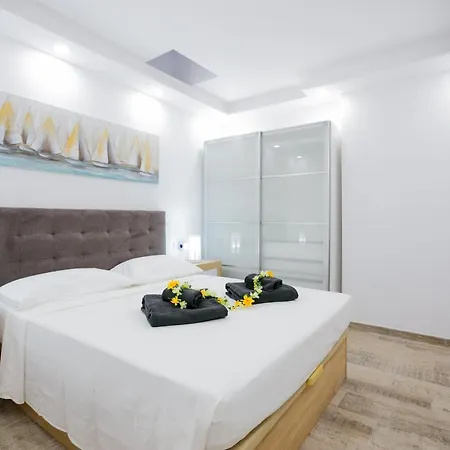 Lacme Luxury Americas * אדחה